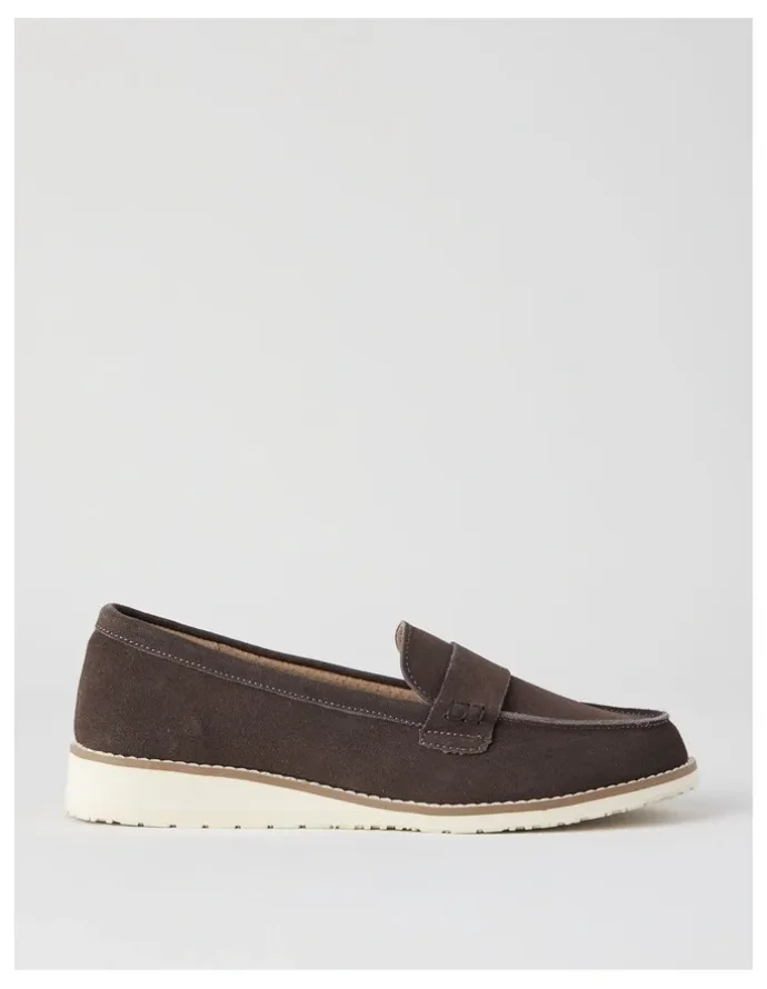 Regatta Quebec Flat Shoes in Brown