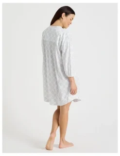 Regatta Relax Woven 3/4 Sleeve Long Nightie in White Medallion Print
