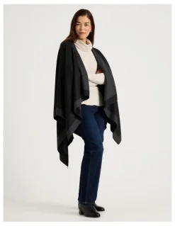 Regatta Reversible Poncho in Black