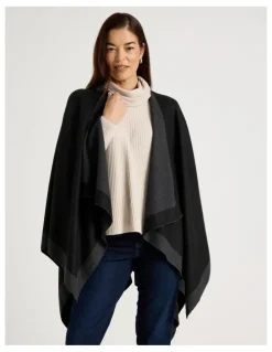 Regatta Reversible Poncho in Black