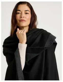 Regatta Reversible Poncho in Black