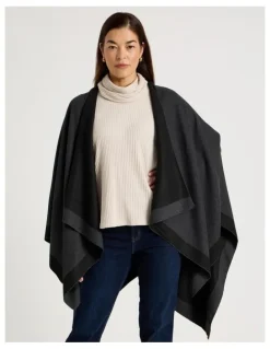 Regatta Reversible Poncho in Black