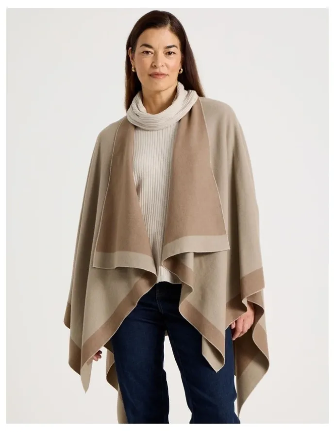 Regatta Reversible Poncho in Camel