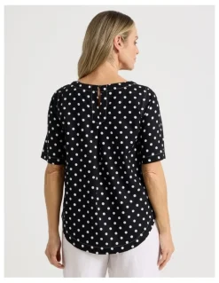 Regatta Short Sleeve Top With CF Seam & Curved Hem in Black/White Spot
