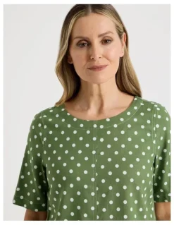 Regatta Short Sleeve Top With CF Seam & Curved Hem in Green/White Spot