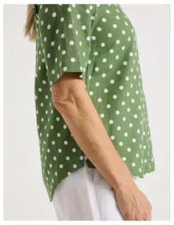 Regatta Short Sleeve Top With CF Seam & Curved Hem in Green/White Spot