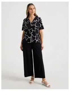 Regatta Short Sleeve V Neck Ponte Tee in Black/Ivory Large Abstract Print