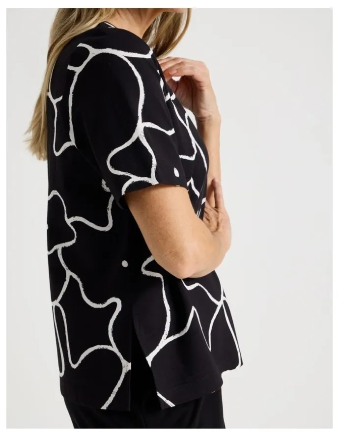 Regatta Short Sleeve V Neck Ponte Tee in Black/Ivory Large Abstract Print