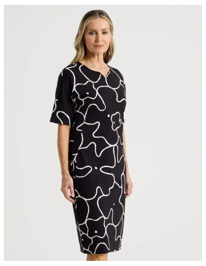 Regatta Short Sleeve Knit Dress in Black/Ivory Large Abstract Print