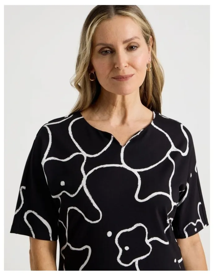 Regatta Short Sleeve Knit Dress in Black/Ivory Large Abstract Print