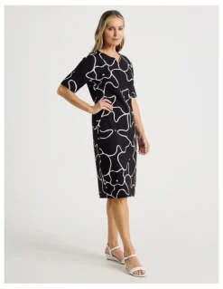 Regatta Short Sleeve Knit Dress in Black/Ivory Large Abstract Print