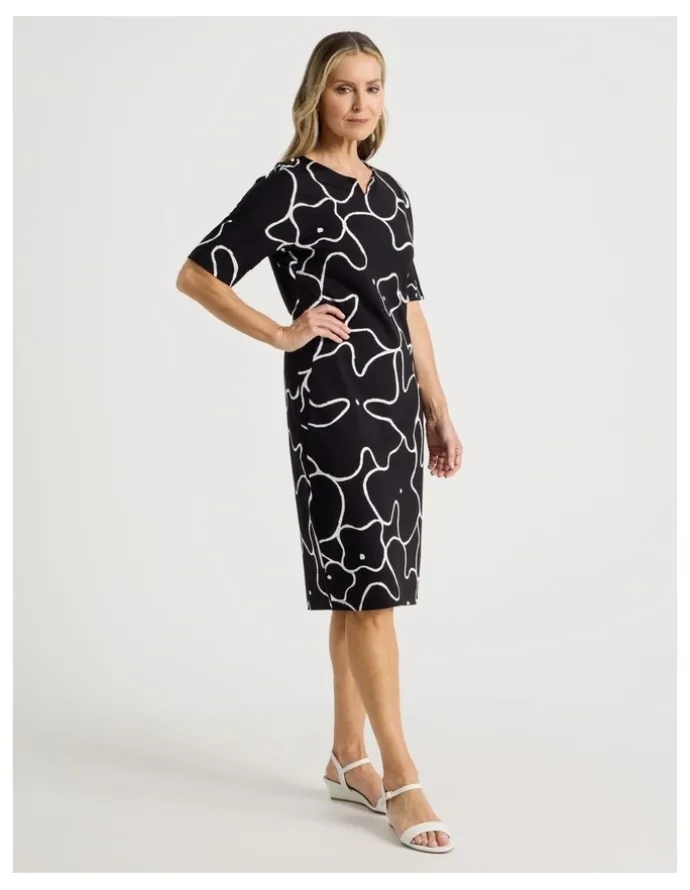 Regatta Short Sleeve Knit Dress in Black/Ivory Large Abstract Print