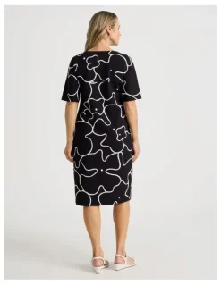 Regatta Short Sleeve Knit Dress in Black/Ivory Large Abstract Print