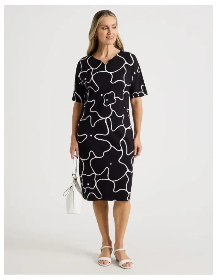 Regatta Short Sleeve Knit Dress in Black/Ivory Large Abstract Print