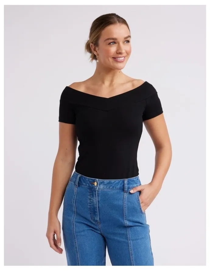 Review Odelia Top in Black