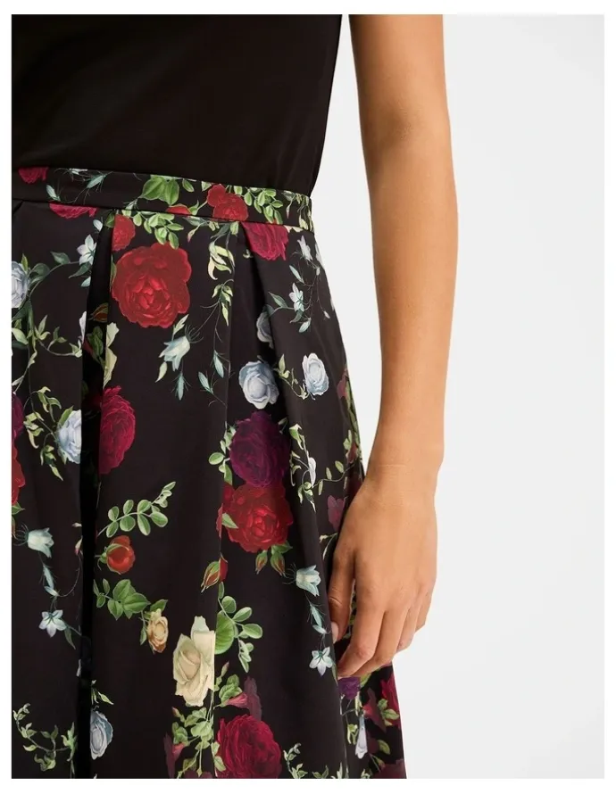 Review Soiree Midi Skirt in Black