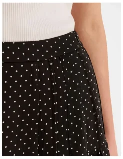 Review Zoe Spot Mini Skirt in Black