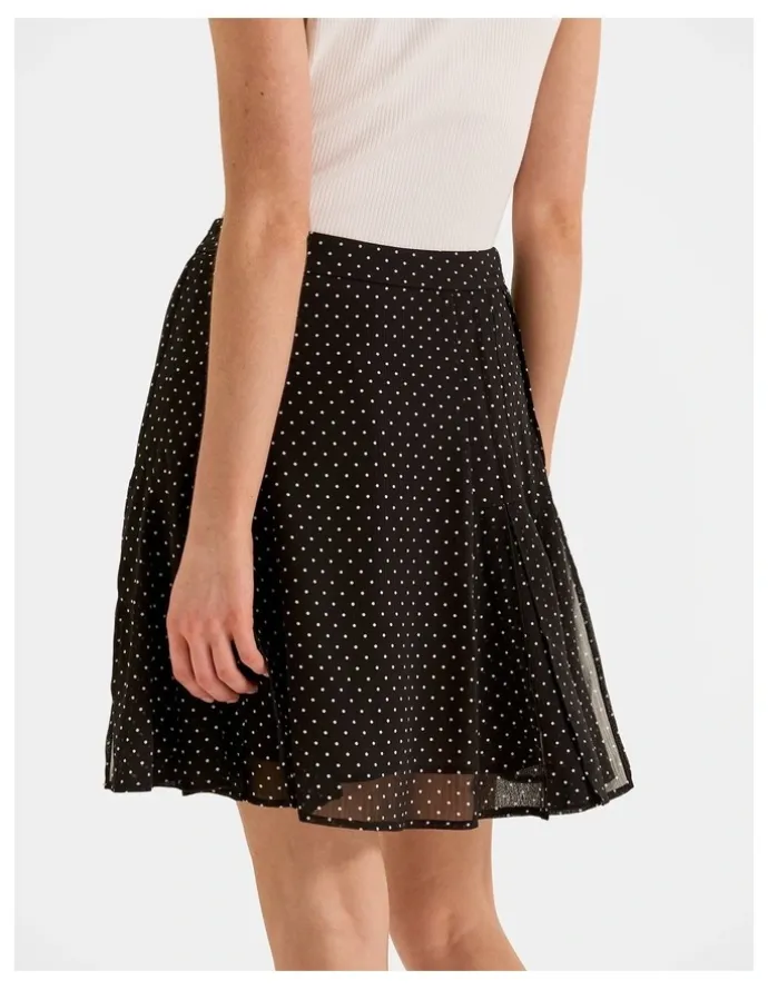 Review Zoe Spot Mini Skirt in Black