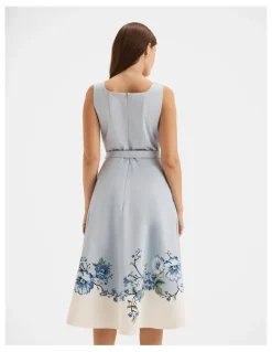 Review Solace Flare Dress