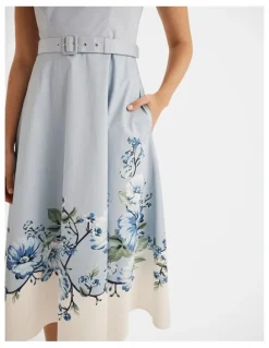 Review Solace Flare Dress
