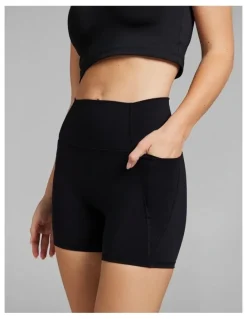 Rockwear No Front Seam Mid Thigh Bike Shorts in Black