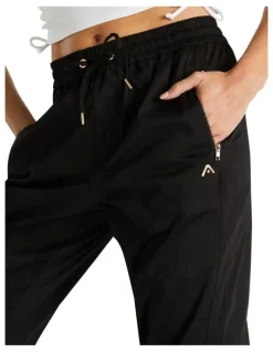 Rockwear Woven 3/4 Jogger in Black