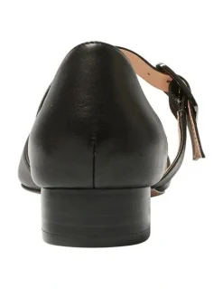 Sandler Adore Flat Shoes in Black Leather