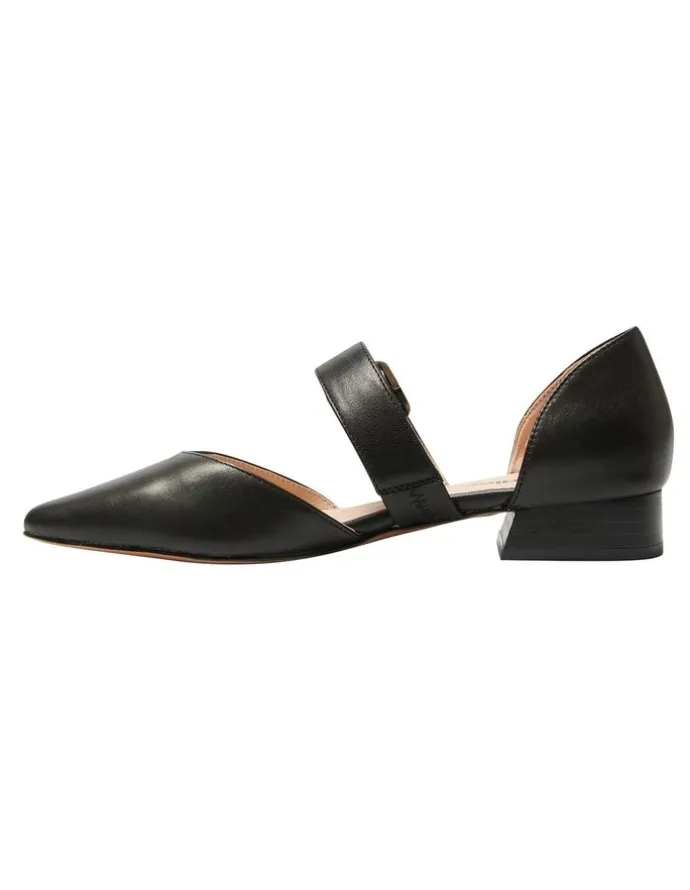 Sandler Adore Flat Shoes in Black Leather