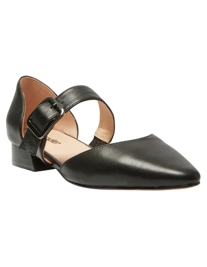 Sandler Adore Flat Shoes in Black Leather
