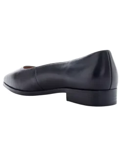 Sandler Avanti Flat Shoes in Black Leather