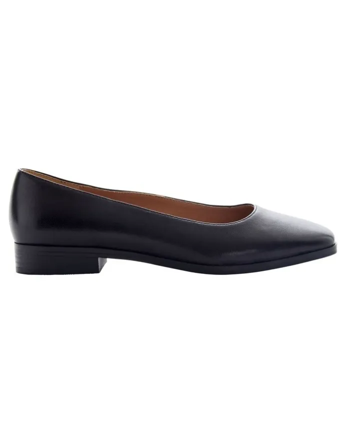 Sandler Avanti Flat Shoes in Black Leather