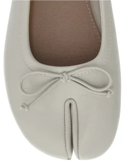 Sandler Edwina Ballet Flats in Bone Leather