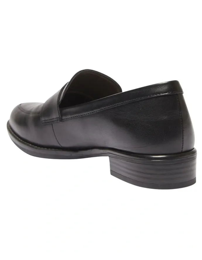 Sandler Infinity Flat Shoes in Black Leather