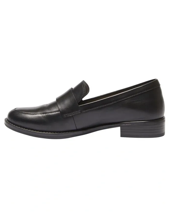 Sandler Infinity Flat Shoes in Black Leather