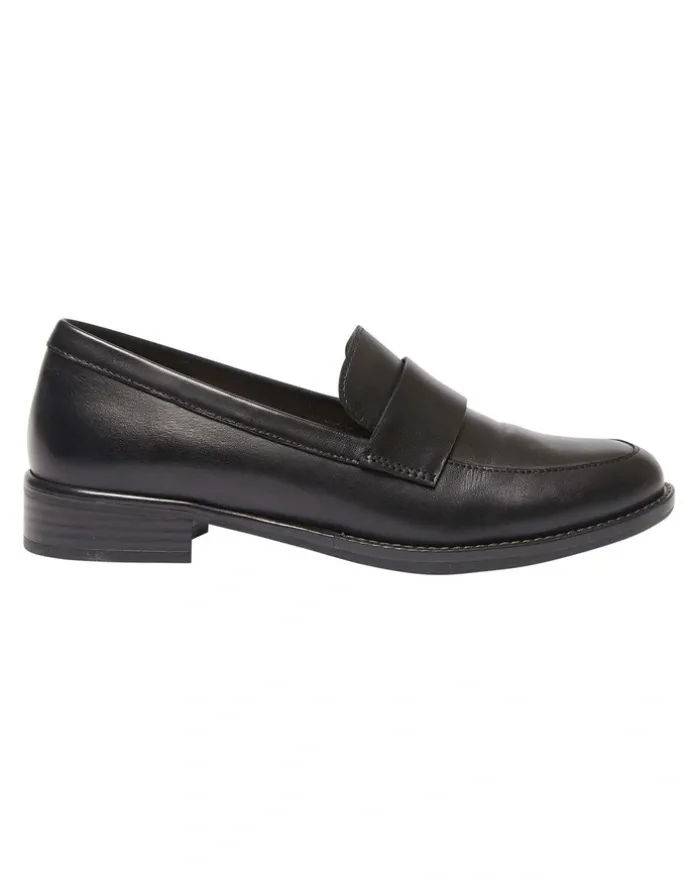 Sandler Infinity Flat Shoes in Black Leather