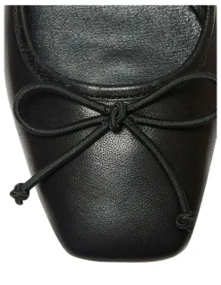 Sandler Maya Flat Shoes in Black Leather