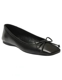 Sandler Maya Flat Shoes in Black Leather