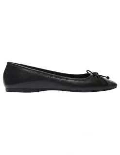 Sandler Maya Flat Shoes in Black Leather