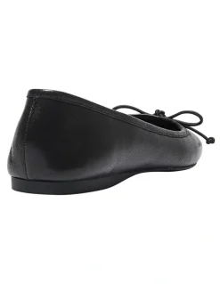 Sandler Maya Flat Shoes in Black Leather