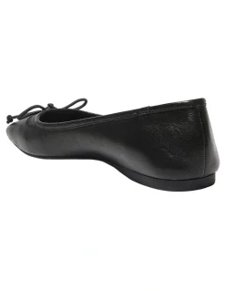Sandler Maya Flat Shoes in Black Leather