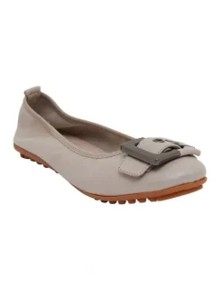 Sandler Pentagon Flat Shoes in Taupe Leather