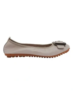 Sandler Pentagon Flat Shoes in Taupe Leather