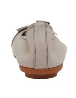 Sandler Pentagon Flat Shoes in Taupe Leather