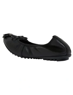 Sandler Prima Flat Shoes in Black Leather