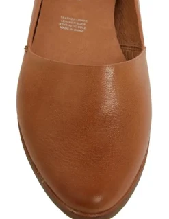 Sandler Rachael Flat Shoes in Tan Leather