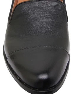 Sandler Sable Flat Shoes in Black Leather