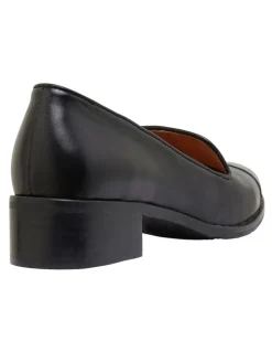 Sandler Sable Flat Shoes in Black Leather
