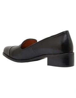 Sandler Sable Flat Shoes in Black Leather