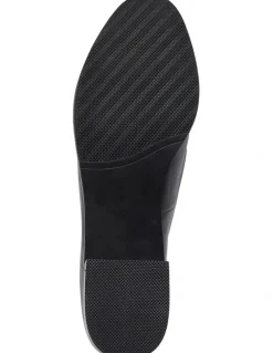 Sandler Sable Flat Shoes in Black Leather