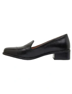 Sandler Sable Flat Shoes in Black Leather